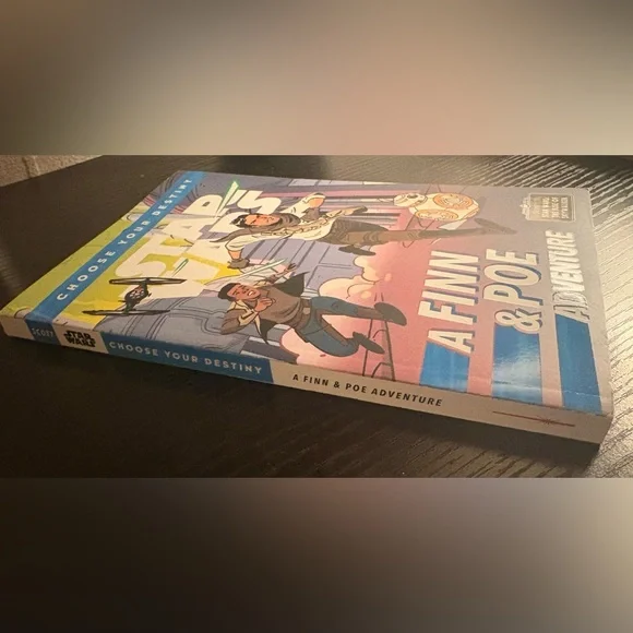 A Finn & Poe Adventure (Star Wars Choose Your Destiny Series) - Picture 4 of 5